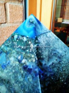Orgonite analysis : An orgonite, to work, must be done mixing organic and inorganic materials, i use beeswax and metals, with rich quantity and quality minerals and crystals.